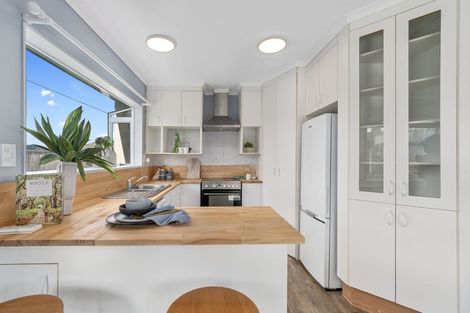 Photo of property in 9 Whitby Place, Welcome Bay, Tauranga, 3112