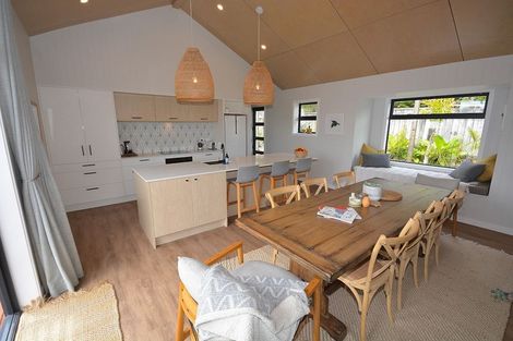 Photo of property in 33 Rauparaha Street, Waikanae Beach, Waikanae, 5036