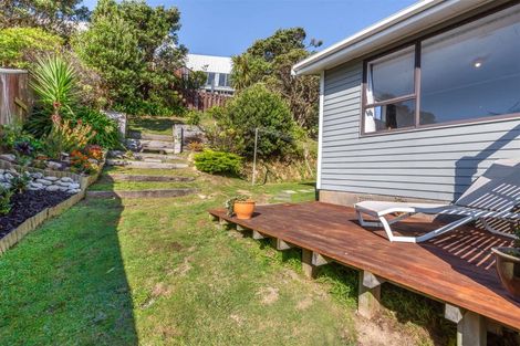 Photo of property in 106 Gloaming Hill, Titahi Bay, Porirua, 5022