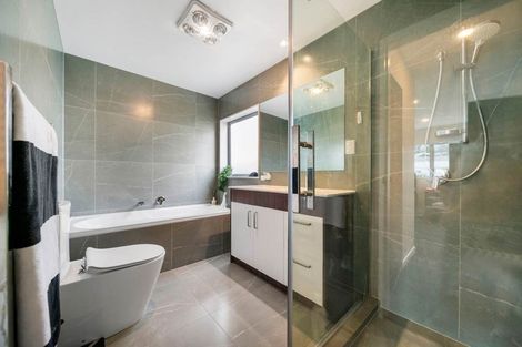 Photo of property in 4 Kearney Place, Massey, Auckland, 0614