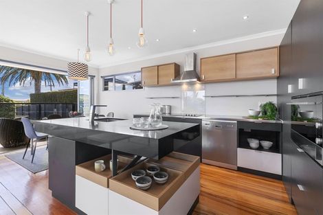 Photo of property in 2/12 Beatrice Avenue, Hillcrest, Auckland, 0627