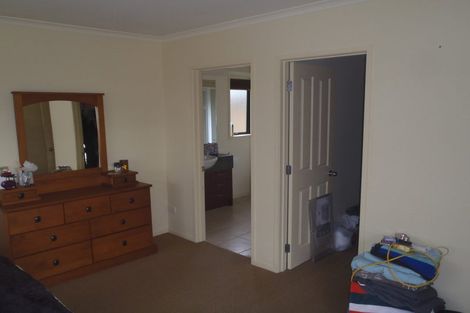 Photo of property in 8a Evanda Crescent, Conifer Grove, Takanini, 2112