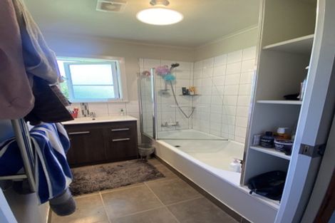 Photo of property in 16 Bruce Road, Glenfield, Auckland, 0629