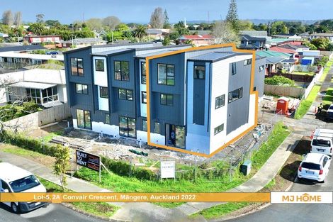Photo of property in 2a Convair Crescent, Mangere, Auckland, 2022