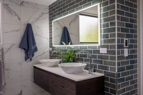 Photo of property in 1a Mission Street, Moturoa, New Plymouth, 4310