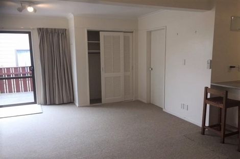 Photo of property in 87 Victory Crescent, Tawa, Wellington, 5028