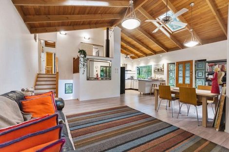 Photo of property in 24 Valley Road, Titirangi, Auckland, 0604