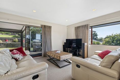 Photo of property in 15 Ballini Rise, West Harbour, Auckland, 0618