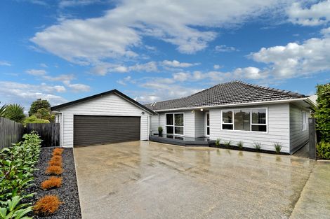 Photo of property in 50a Godley Road, Green Bay, Auckland, 0604