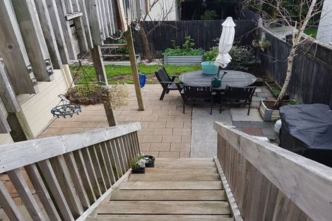 Photo of property in 2/18 Ocean View Road, Hatfields Beach, Orewa, 0931