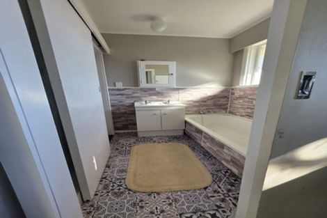 Photo of property in 52 Karaka Crescent, Levin, 5510