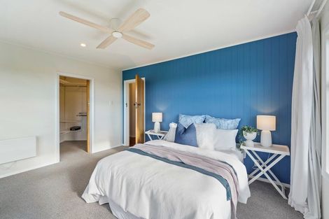 Photo of property in 27 Kotare Street, Waikanae, 5036