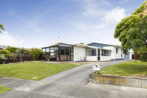 Photo of property in 22 Palliser Place, Milson, Palmerston North, 4414