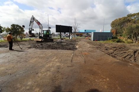 Photo of property in 320 Lincoln Road, Henderson, Auckland, 0610