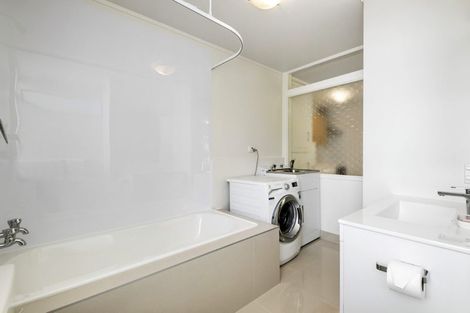 Photo of property in 53 Parr Terrace, Castor Bay, Auckland, 0620