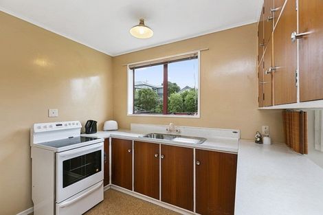 Photo of property in 4 Bloomsbury Grove, Newlands, Wellington, 6037