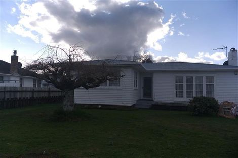 Photo of property in 16 Fernaig Street, Papakura, 2110