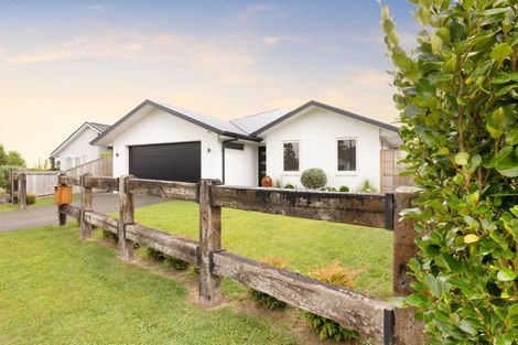 Photo of property in 5 Hanlow Place, Pyes Pa, Tauranga, 3112