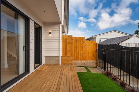 Photo of property in 4/16 Binsted Road, New Lynn, Auckland, 0600