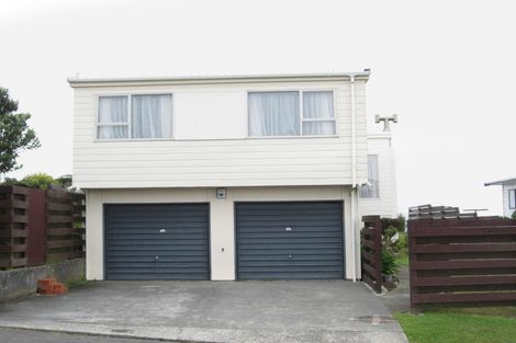 Photo of property in 21 Edgecombe Street, Newlands, Wellington, 6037