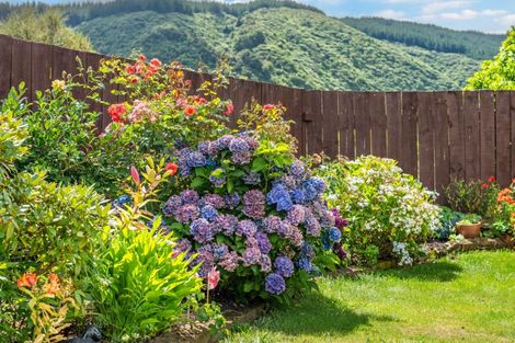 Photo of property in 31 Amber Grove, Birchville, Upper Hutt, 5018