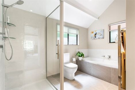 Photo of property in 21 Lagoon Way, West Harbour, Auckland, 0618