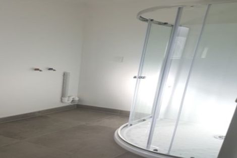 Photo of property in 1/2 Griffiths Place, Te Atatu South, Auckland, 0610