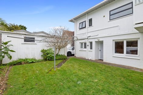 Photo of property in 21 Vivian Street, New Plymouth, 4310