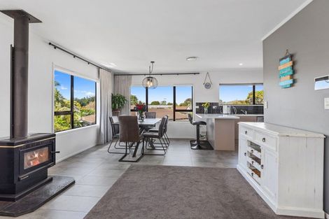 Photo of property in 10a Hayley Grove, Papamoa Beach, Papamoa, 3118