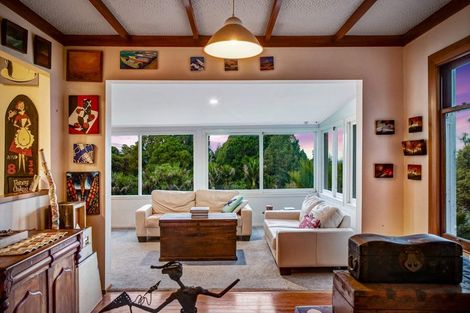 Photo of property in 867 West Coast Road, Oratia, Auckland, 0604