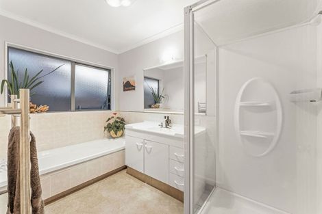 Photo of property in 37 Kahira Crescent, Papamoa Beach, Papamoa, 3118