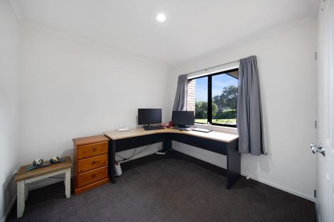 Photo of property in 11 Tanah Merah Drive, Papakura, 2110