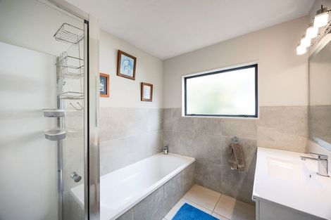 Photo of property in 10b Elliston Crescent, Stanmore Bay, Whangaparaoa, 0932