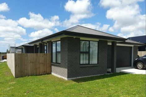 Photo of property in 1 Poutawa Lane, Clarks Beach, 2122