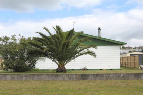 Photo of property in 215 Tui Road, Whangamata, 3620