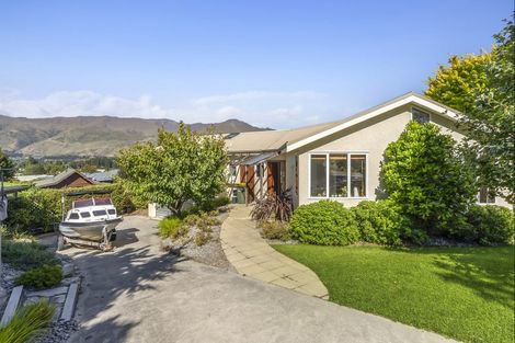 Photo of property in 9 Mulberry Lane, Wanaka, 9305