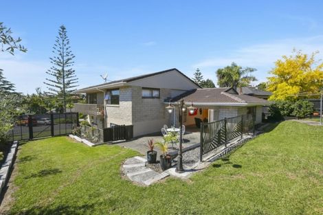 Photo of property in 12 Cyclades Place, Shelly Park, Auckland, 2014