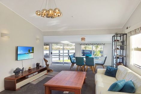 Photo of property in 23 Nash Parade, Foxton Beach, Foxton, 4815