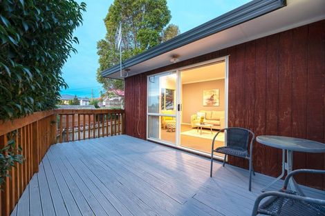 Photo of property in 76 Colwill Road, Massey, Auckland, 0614