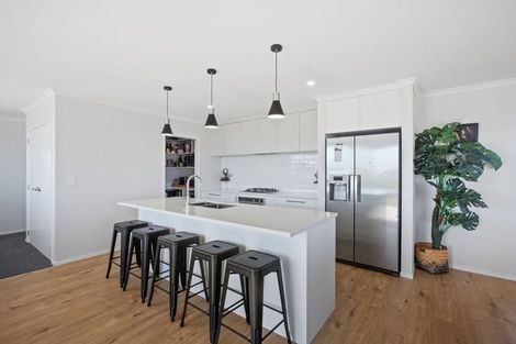 Photo of property in 9 Whata Street, Clarks Beach, 2122