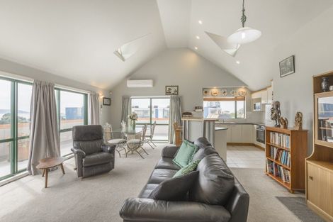 Photo of property in 3b/25 Maclean Street, Paraparaumu Beach, Paraparaumu, 5032