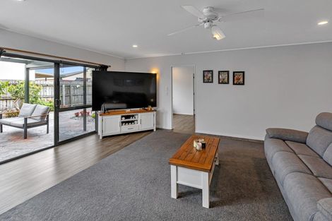 Photo of property in 13 Bermuda Place, One Tree Point, 0118