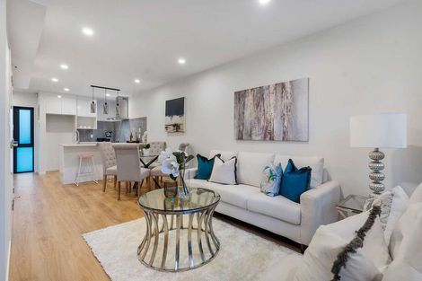 Photo of property in 2/17 Glenburn Place, Papakura, 2110