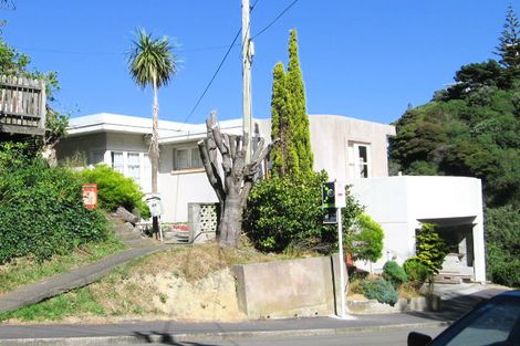 Photo of property in 42 Farnham Street, Mornington, Wellington, 6021