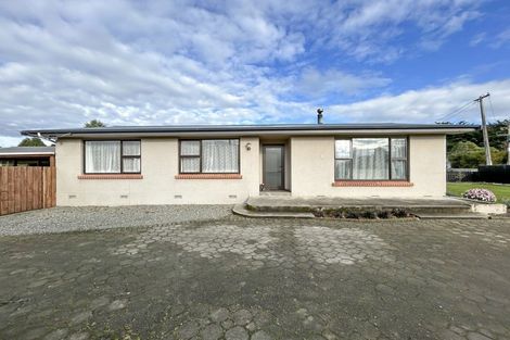 Photo of property in 137 Seaward Road, Edendale, 9825