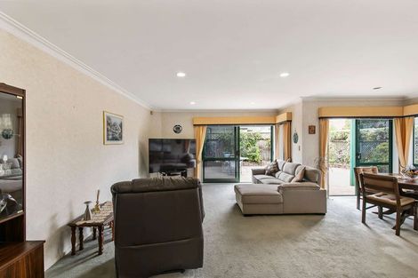 Photo of property in 1/11 Stewart Gibson Place, Manurewa, Auckland, 2105