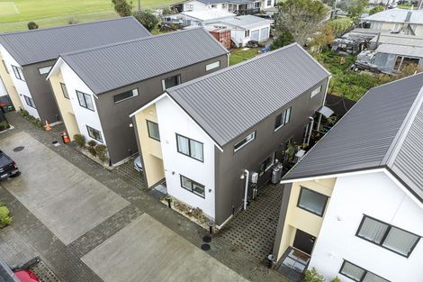 Photo of property in 12e Kelwyn Road, Kelston, Auckland, 0602