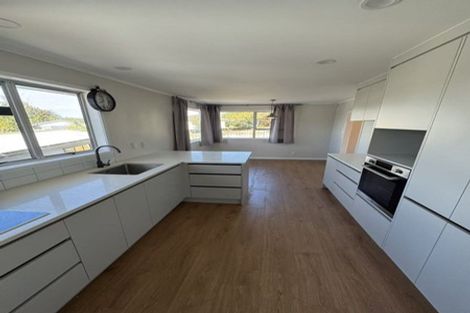 Photo of property in 16 Newham Place, Henderson, Auckland, 0612