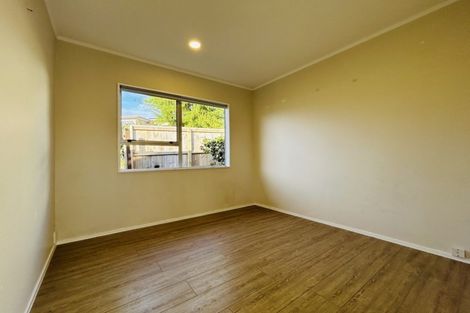 Photo of property in 15 Lyford Crescent, Sunnynook, Auckland, 0620