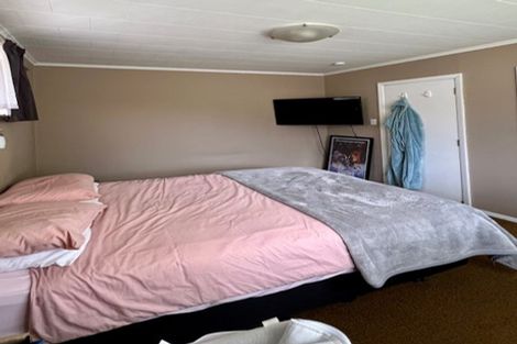 Photo of property in 1/6 Moeraki Road, Maoribank, Upper Hutt, 5018